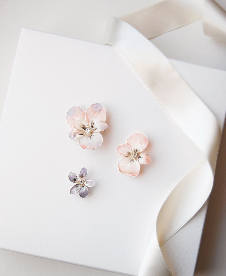 Forcine capelli lavanda e rosa per invitata matrimonio collezione Violette elibre.