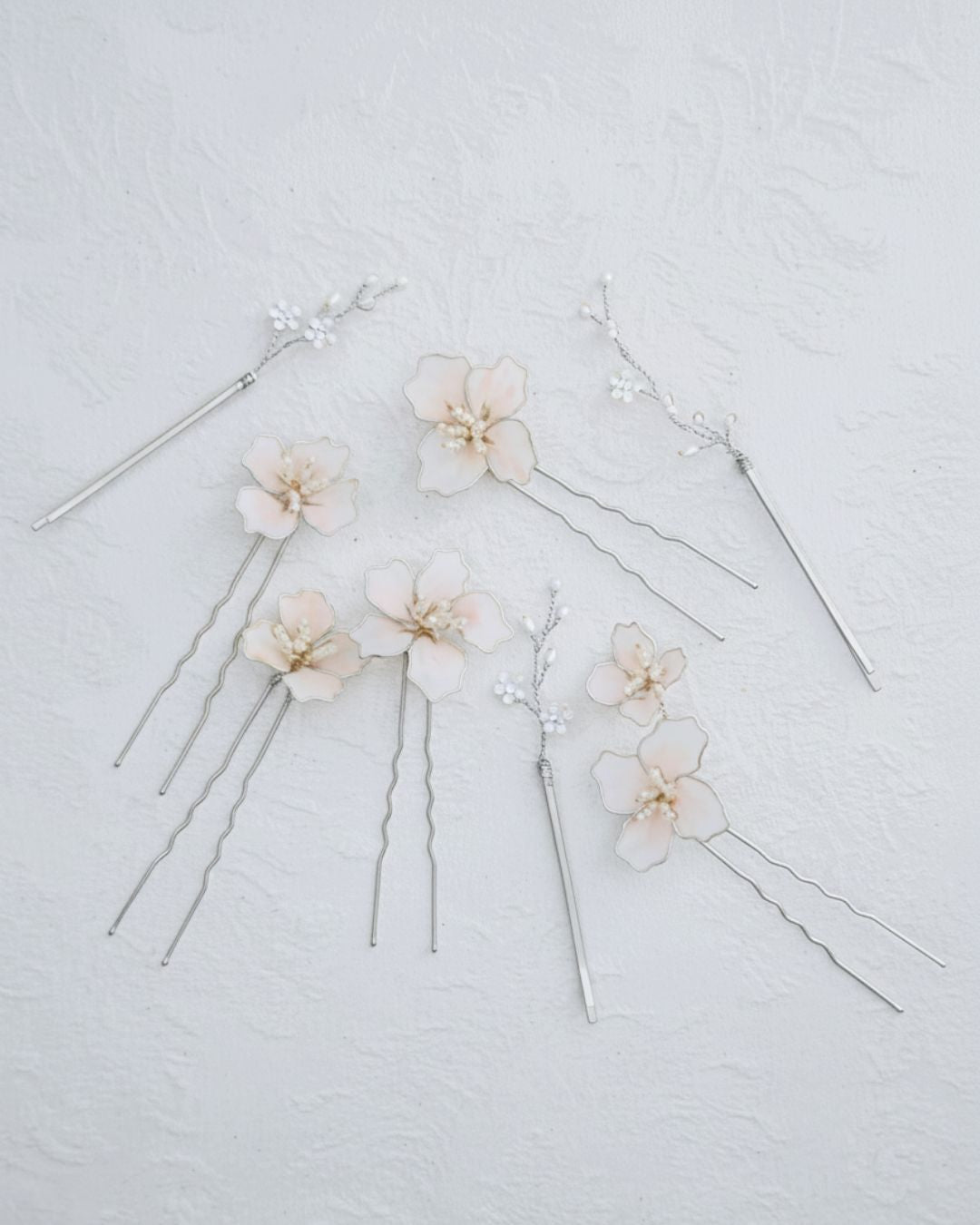 Forcine di ciliegio argento e rosa cipria per dettaglio elegante per acconciatura da sposa