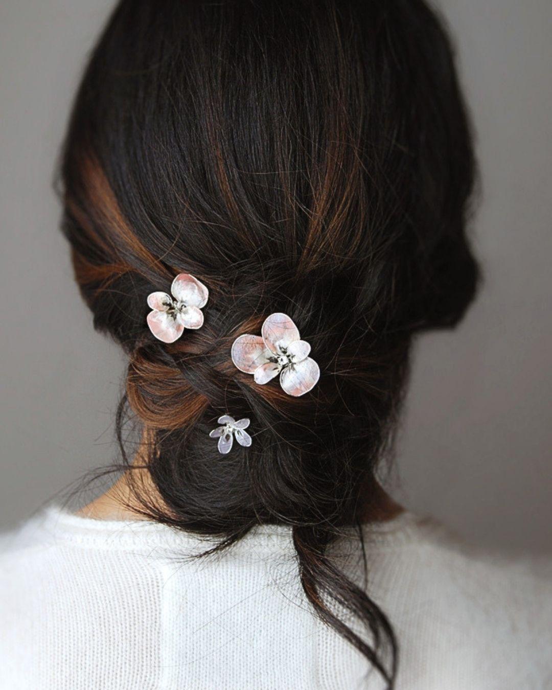 Set di fiori per capelli artigianali rosa pesca e lilla per damigella.