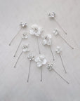 Accessori sposa ideali per raccolti morbidi, con dettagli brillanti e floreali.