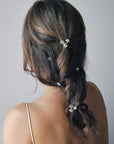 Accessori sposa con fiori di cristallo, ideali per impreziosire chignon o semi raccolti.