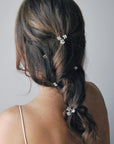 Accessori sposa con fiori di cristallo, ideali per impreziosire chignon o semi raccolti.