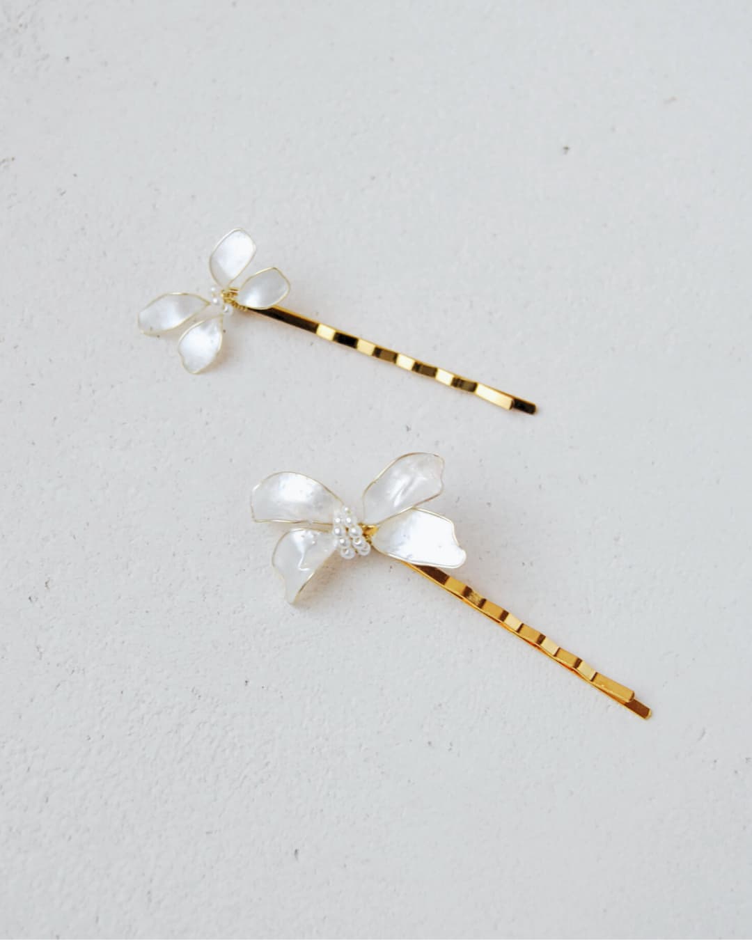 Barrette Gala in madreperla naturale a forma di fiocco, set di 2 per sposa e damigelle.