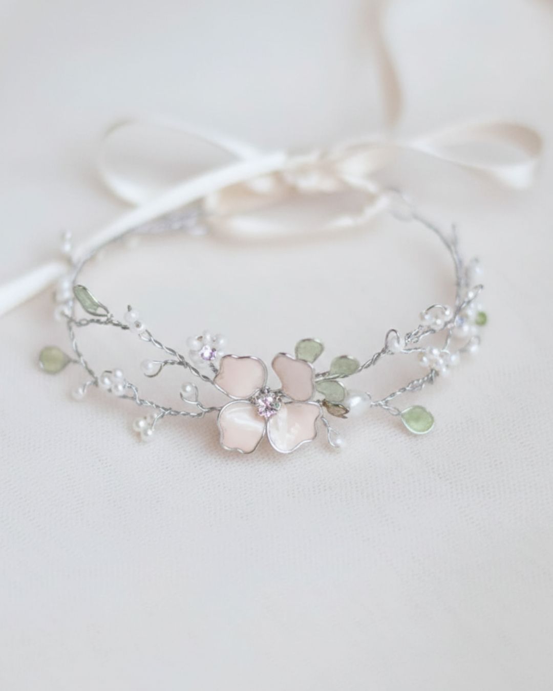 bracciale sposa in argento con fiori di ciliegio rosa cipria
