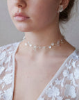 Accessorio da matrimonio: choker con Perla di Luna e design sofisticato.
