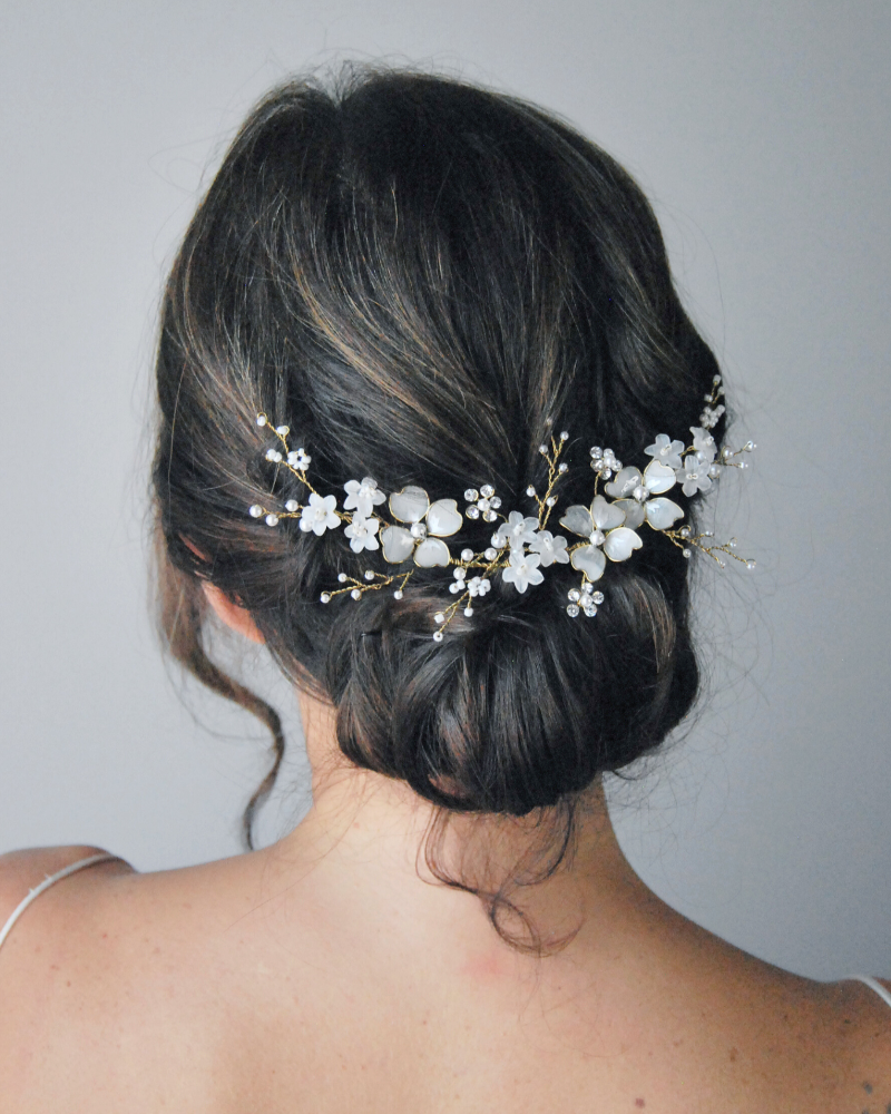 fermaglio frangipane con fiori e perle sposa