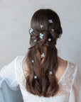 Gioielli per capelli sposa con cristalli scintillanti, per un tocco glamour.