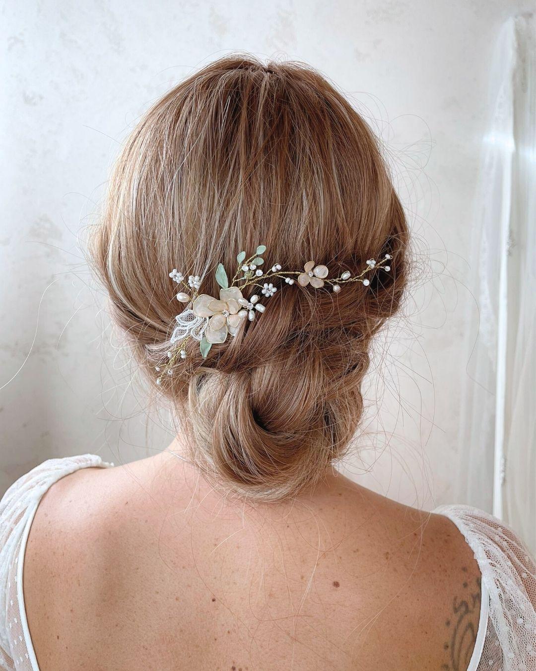 Accessorio per capelli artigianale Roselle con perle d'acqua dolce e fiori color rosa cipria