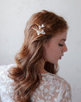 Mollettine con fiocco madreperlato per sposa moderna, un accessorio semplice ma sofisticato per il matrimonio.