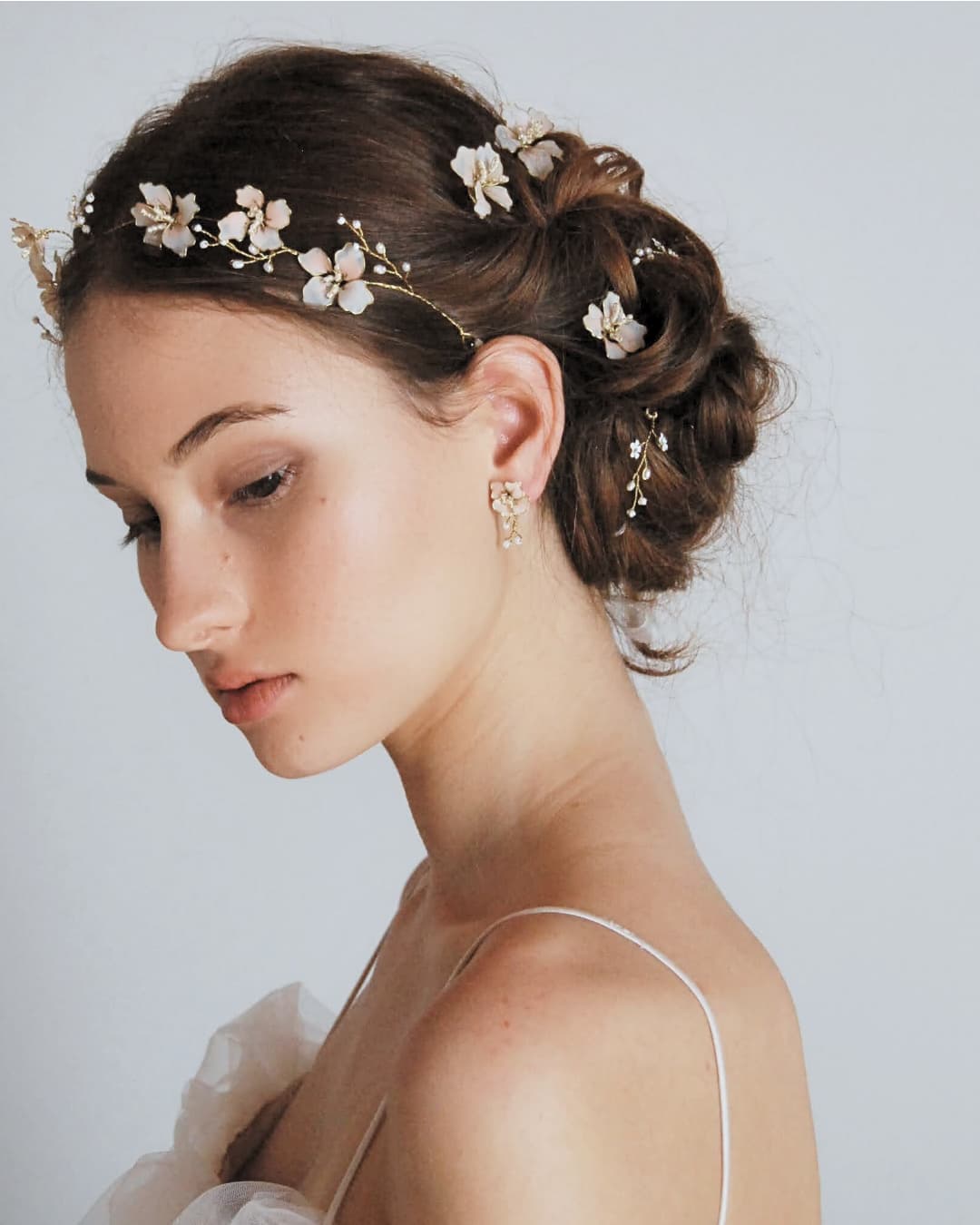 Idea regalo di lusso per sposa: orecchini botanici Fiori di Ciliegio in confezione Elibre.