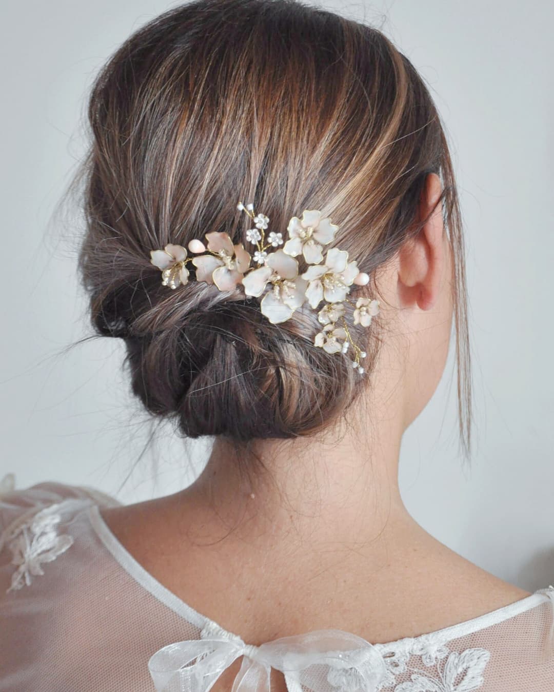 Pettinino Fiori di Ciliegio disponibile in finitura oro per sposa di lusso.