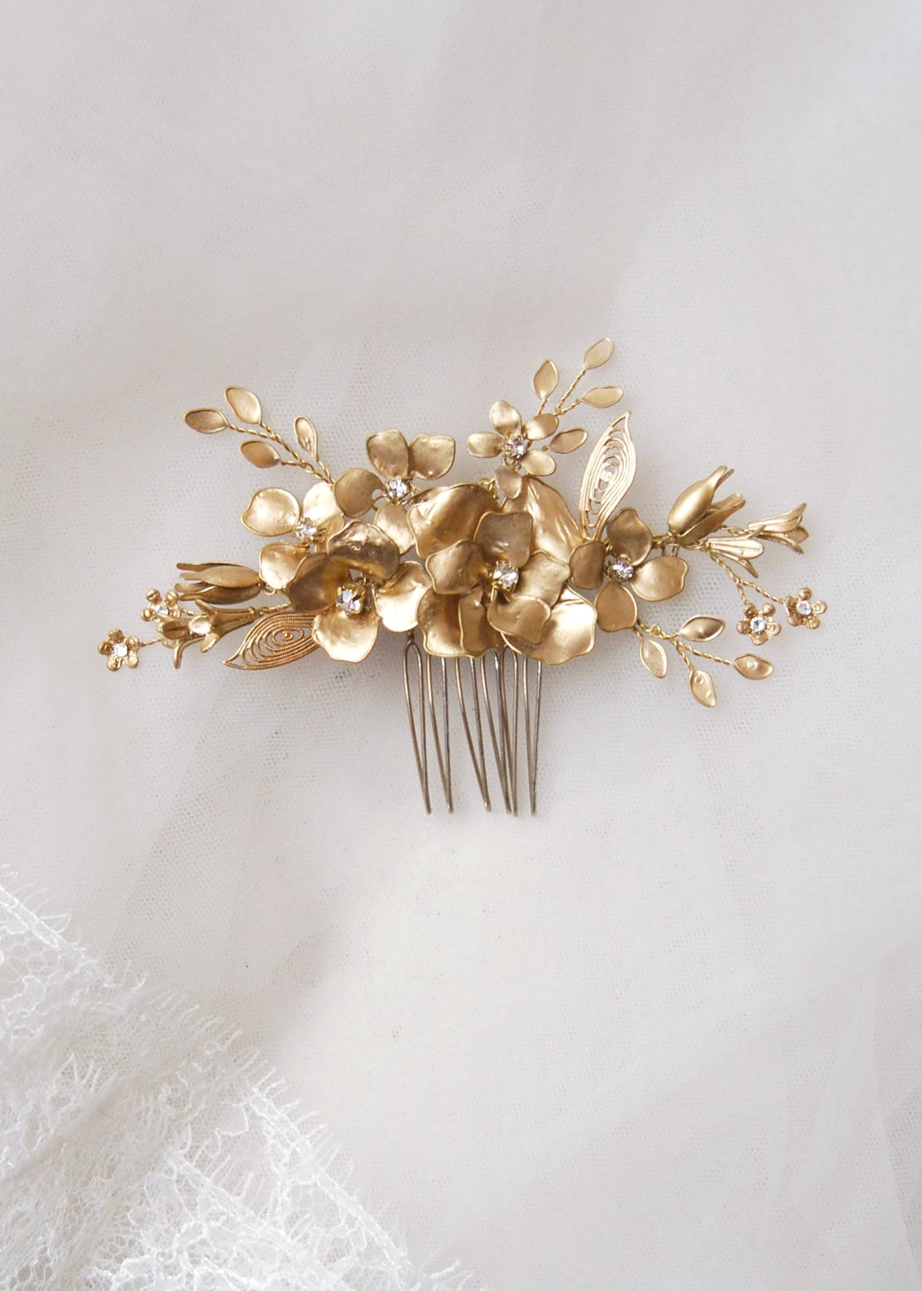 pettinino floreale dorato per sposa elegante