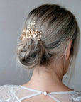 pettinino floreale in oro, l’accessorio perfetto per una sposa ricercata e sofisticata.
