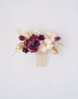pettinino con rose rosse e fiori rosa perfetto per la sposa dal matrimonio in rosso