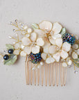 Pettinino per sposa boho chic con dettagli di more, ideale per un look naturale.
