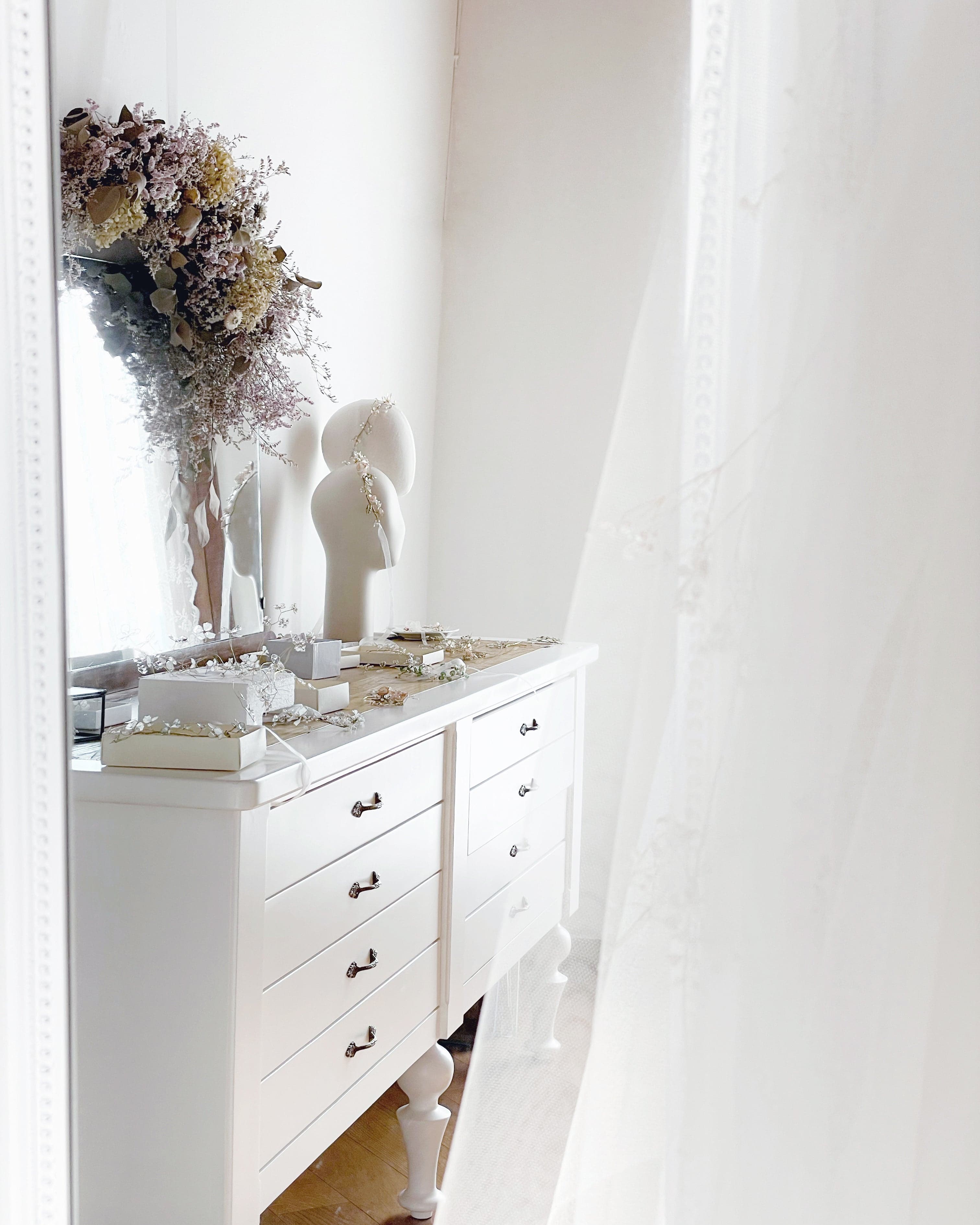 Prenota un appuntamento nel nostro atelier Elibre, di persona, virtuale o telefonico.