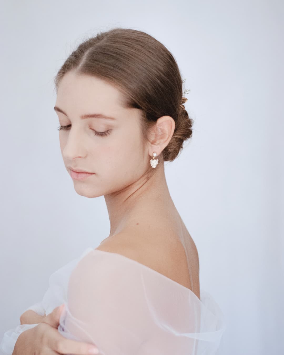 Orecchini artigianali Fragoline con perle, l'idea regalo originale e di classe per le damigelle d'onore.