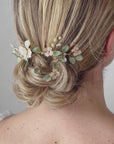 Mollette a clip con fiori ed eucalipto