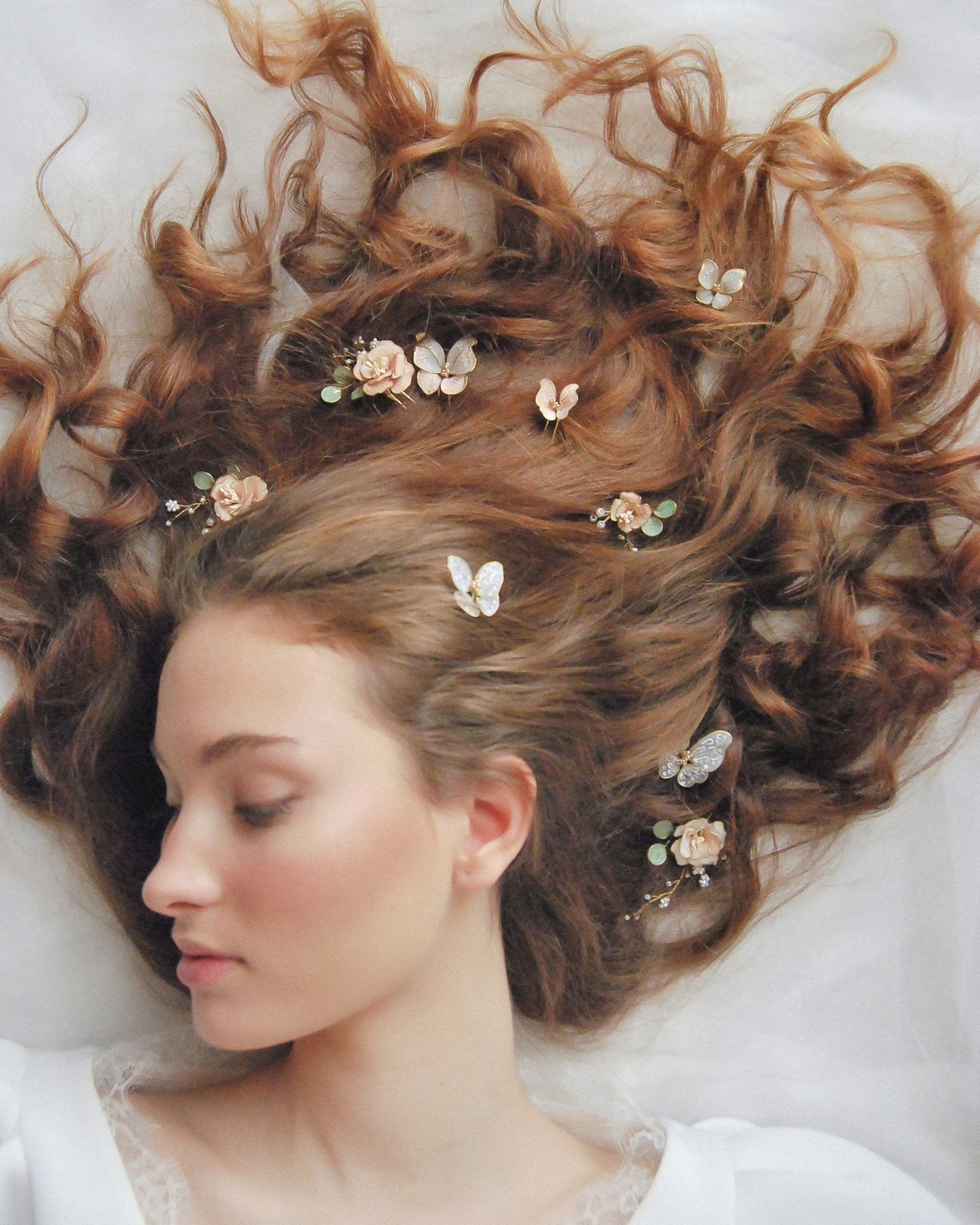 Farfalle romantiche e luminose per impreziosire il look nuziale.