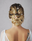 Accessori gioiello per capelli sposa, luminosi e versatili per raccolti eleganti.