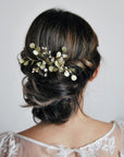 Accessorio sposa raffinato ispirato all’eucalipto, ideale per look armoniosi e freschi.