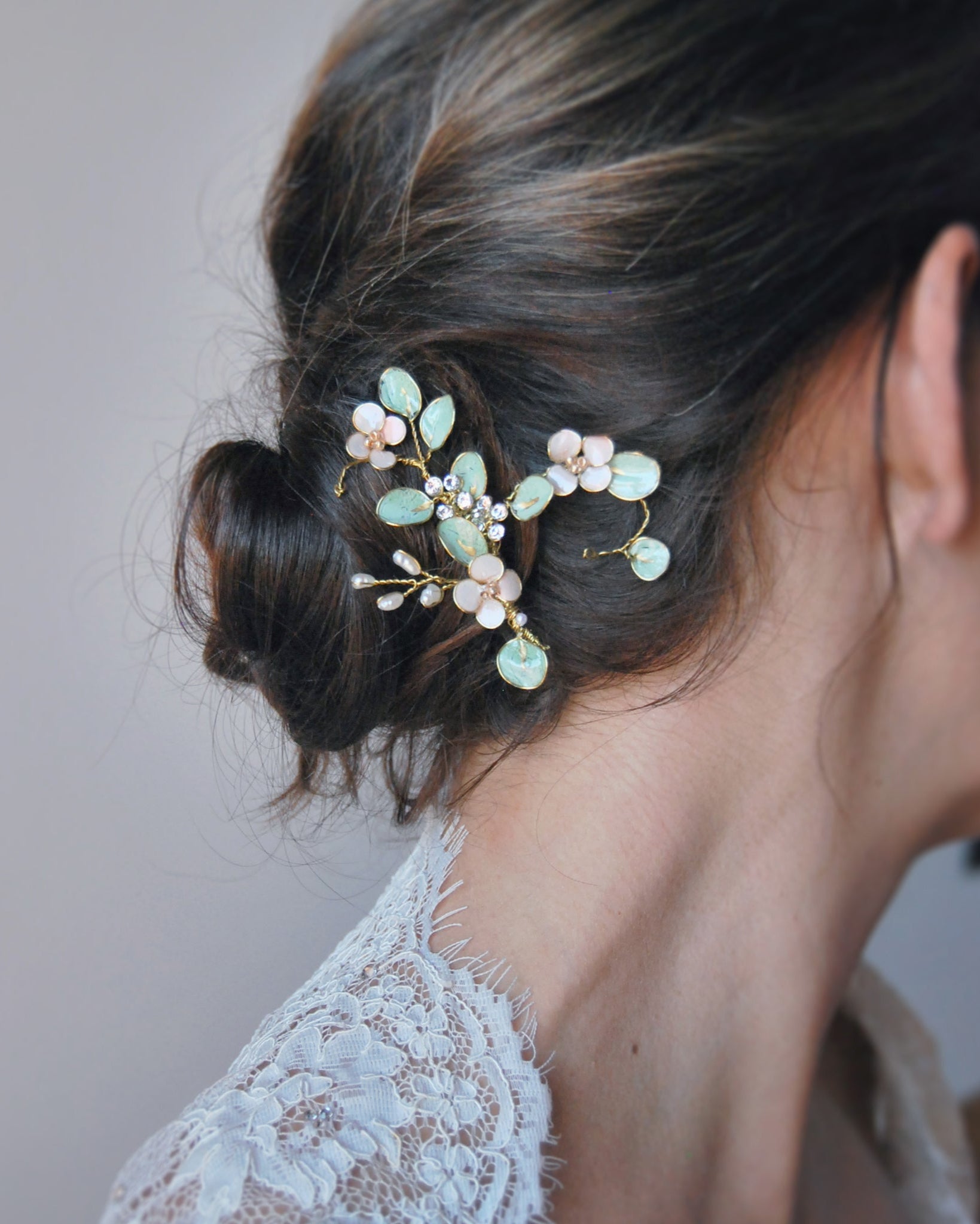 Clip peonie bianche ed eucalipto