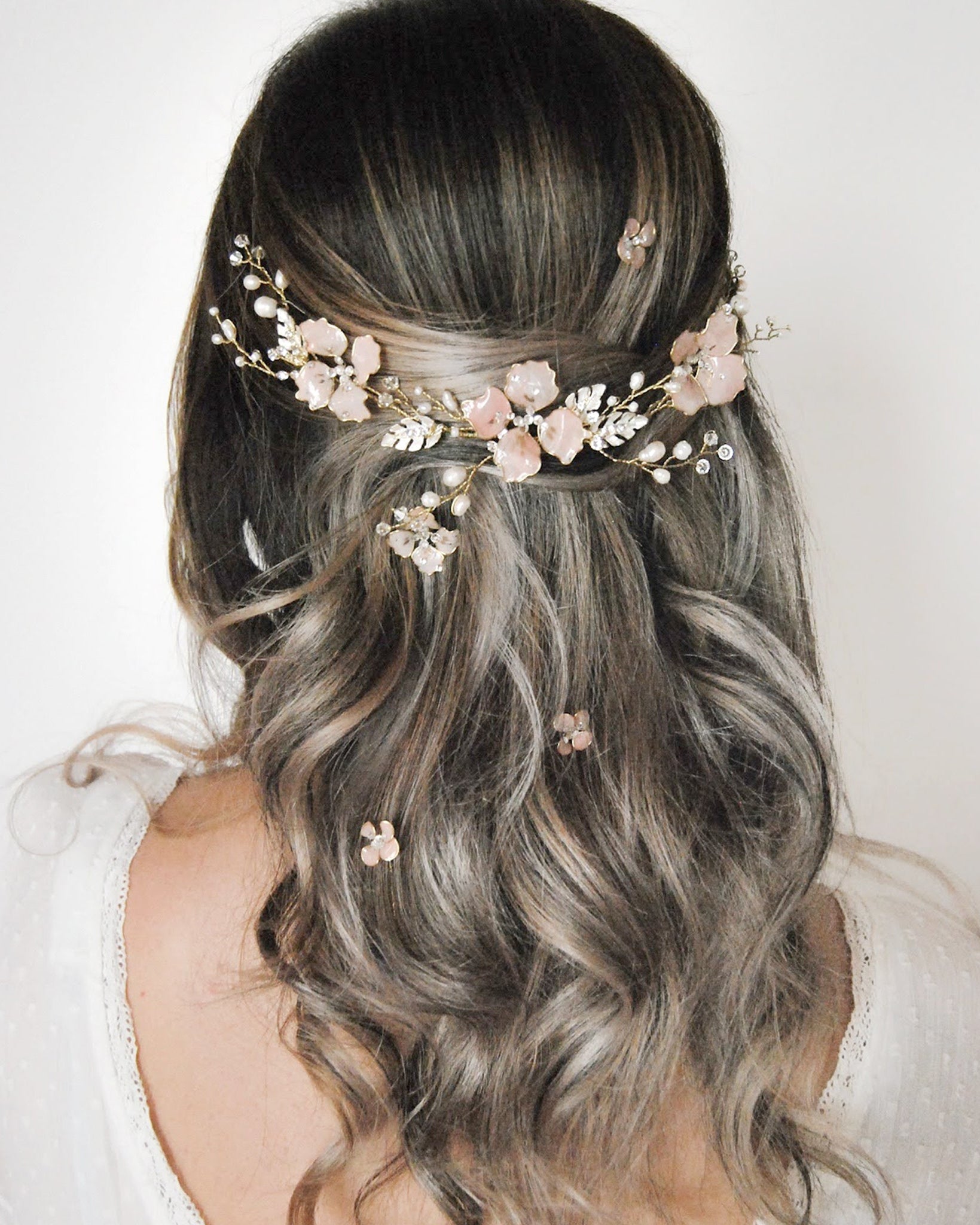 Fermaglio gioiello con fiori