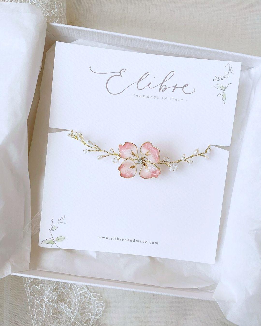 Bracciale gioiello con fiore per sposa in rosa