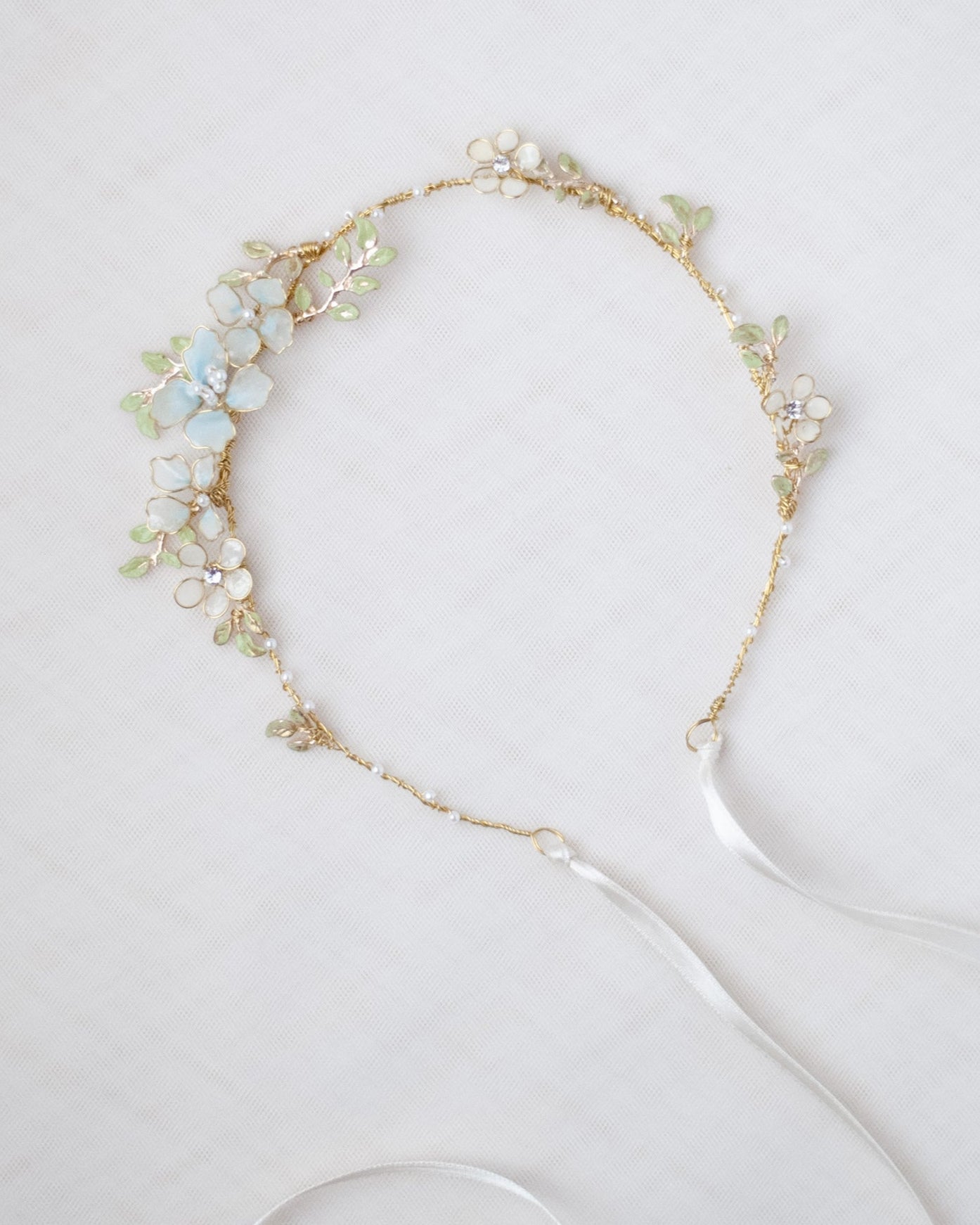 Coroncina Azurea, un accessorio floreale artigianale sposa
