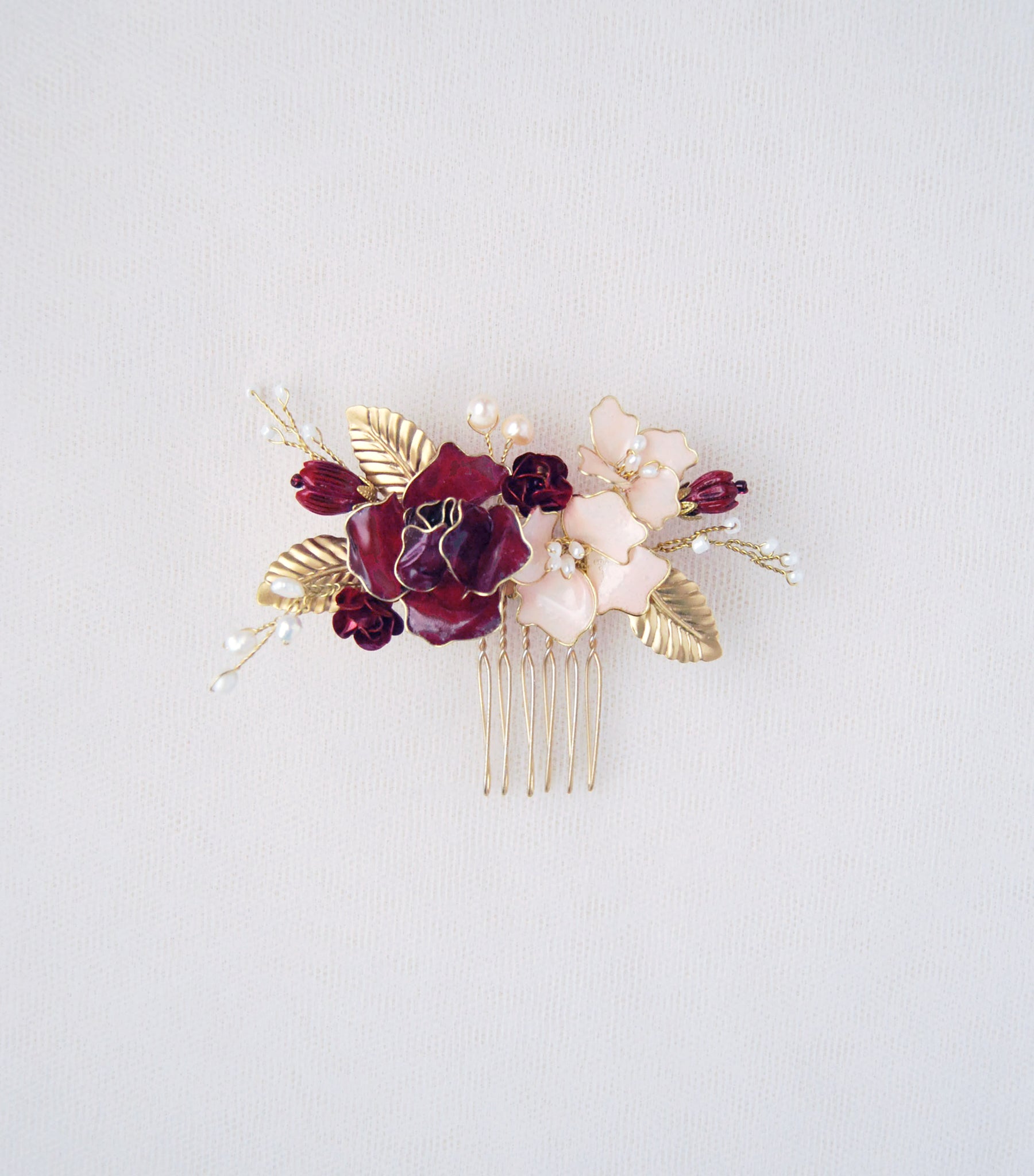 Red roses comb
