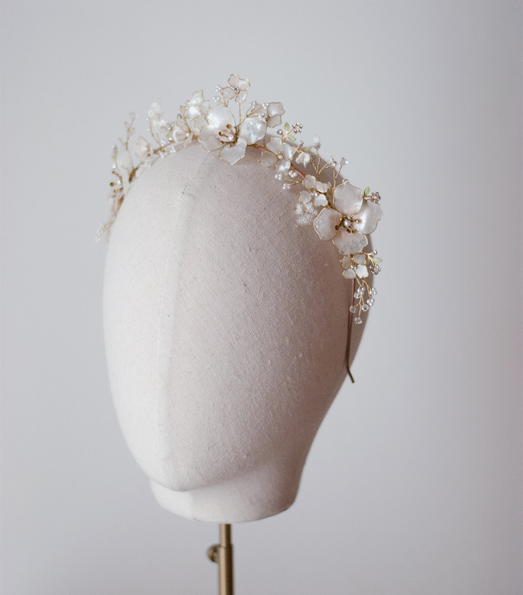 Tiara floreale fiori d&#39;alabastro
