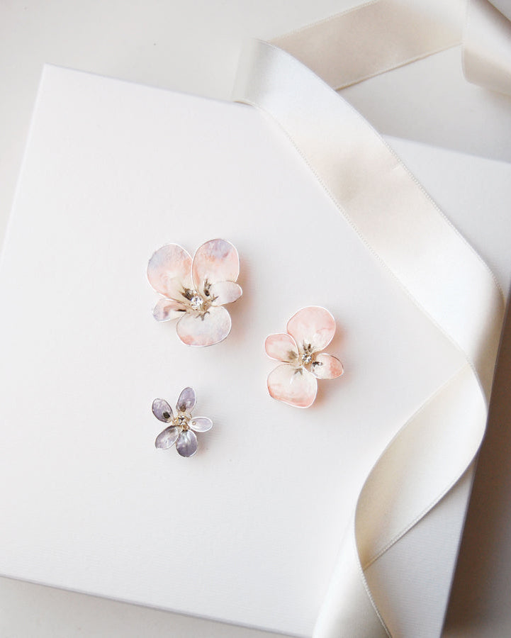 Forcine capelli lavanda e rosa per invitata matrimonio collezione Violette elibre.
