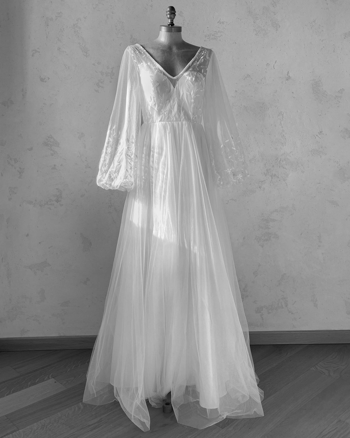 Abito da sposa romantico con ricami floreali Elibre, guida allo stile per la sposa