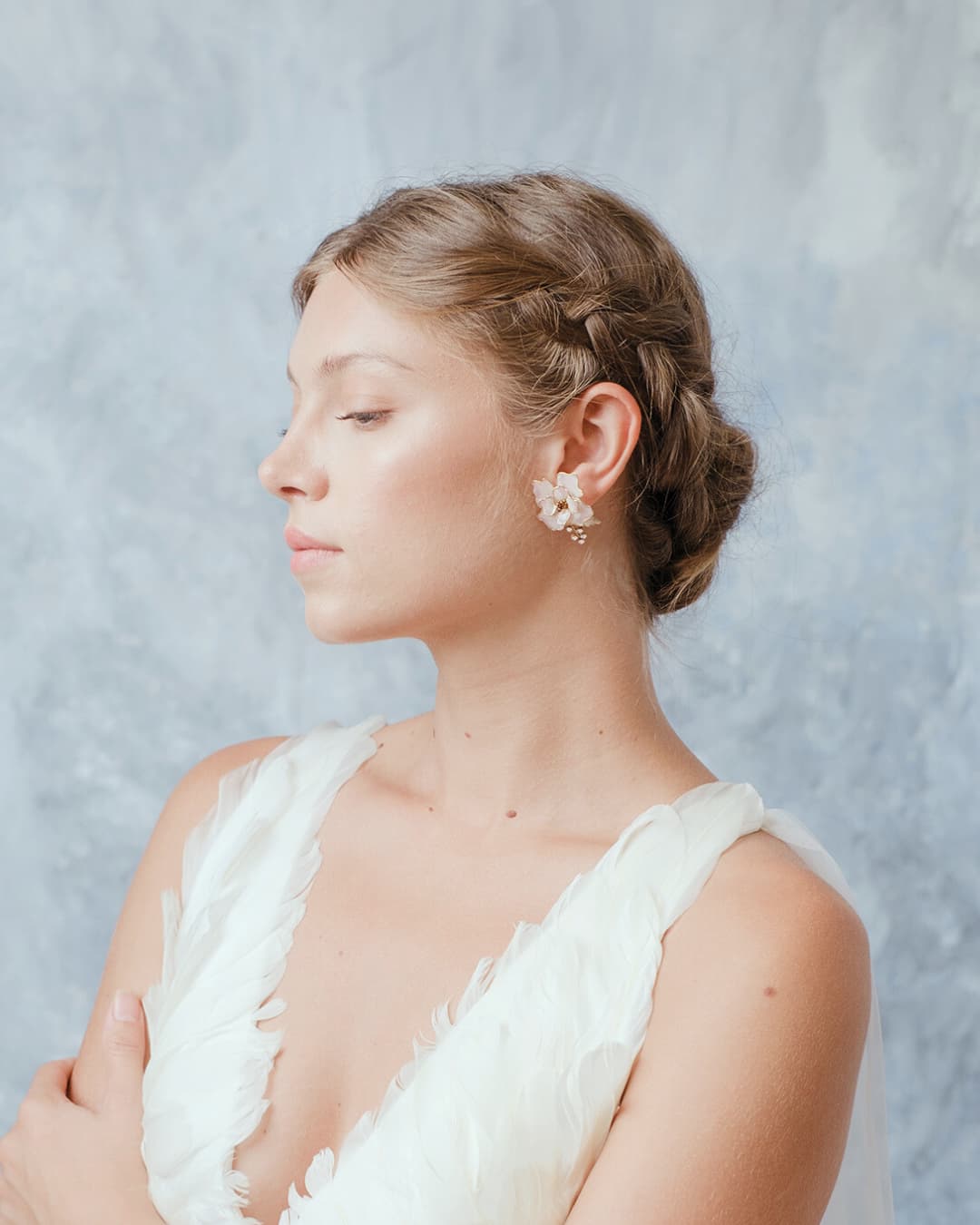 Accessori sposa a fiore Cosmos - orecchini a lobo lilla rosa con dettagli cristallo