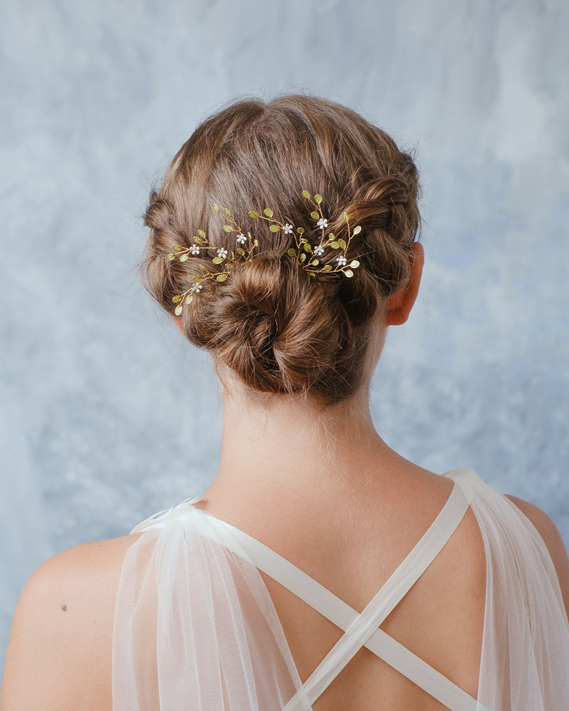 Forcine fresche con rametti verdi, ideali per raccolti sposa eleganti e leggeri.