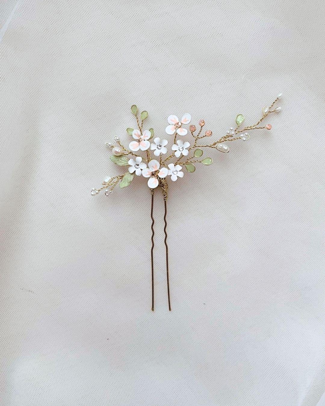 Accessorio per acconciatura in stile botanico Ramilla con ramificazioni flessibili e cristalli luminosi.