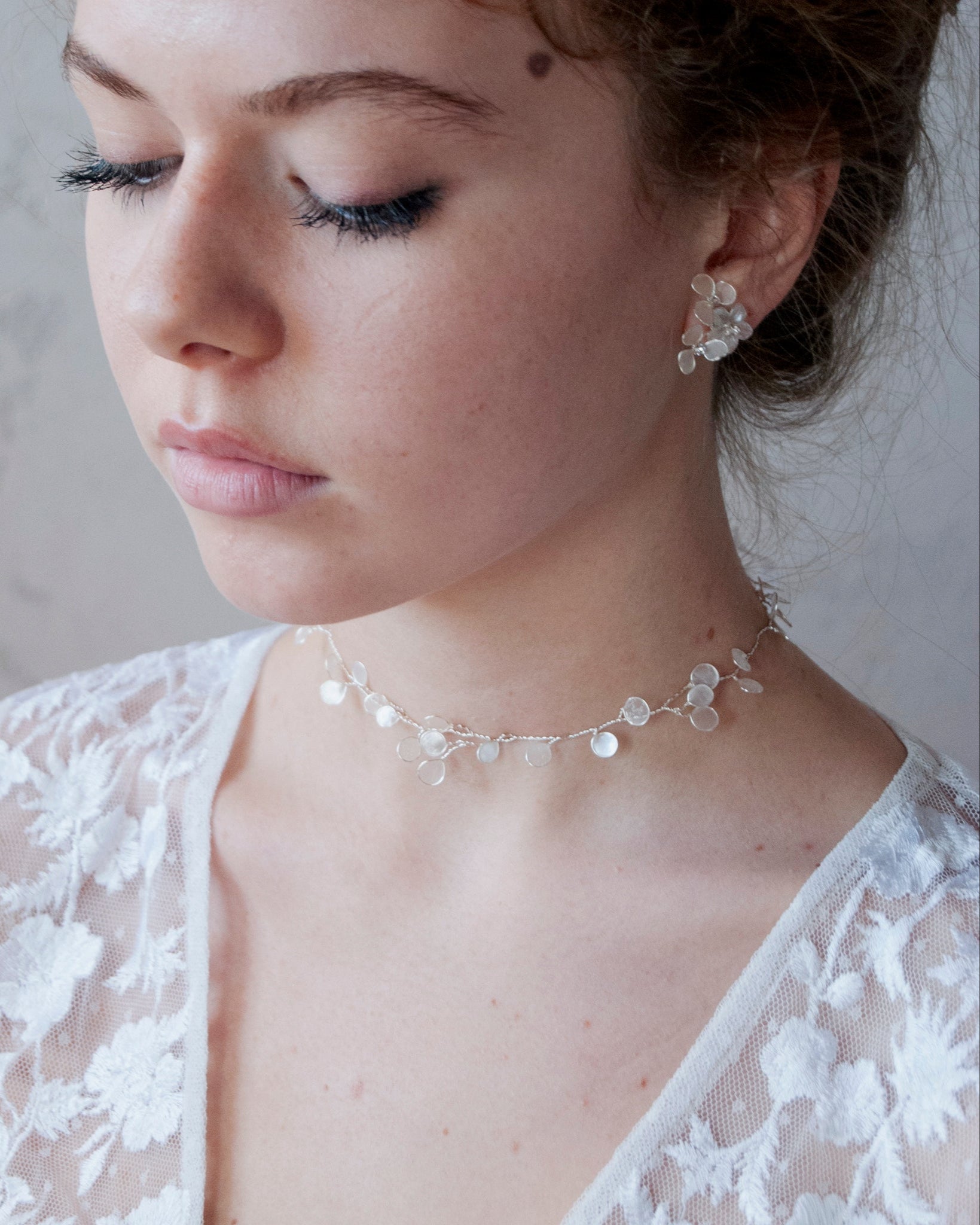 collana choker madreperla per sposa moderna ed alternativa