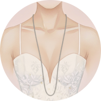 Collana da sposa Elibre lunga, ideale per abiti semplici o scolli profondi, che aggiunge slancio e leggerezza al look nuziale.