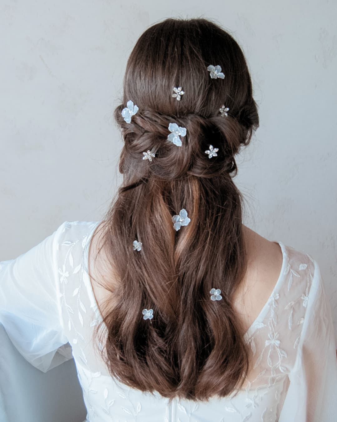 Set completo 11 forcine sposa Brillaflora Deluxe con fiori bianchi satinati e cristalli Swarovski