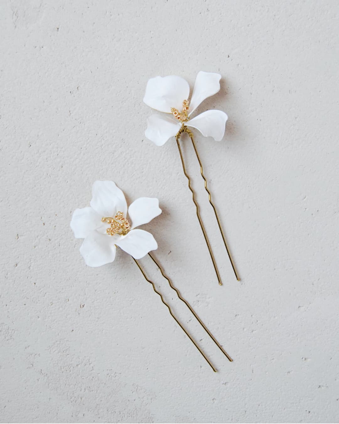 Forcine gioiello Magnolia Regalia con design botanico minimalista