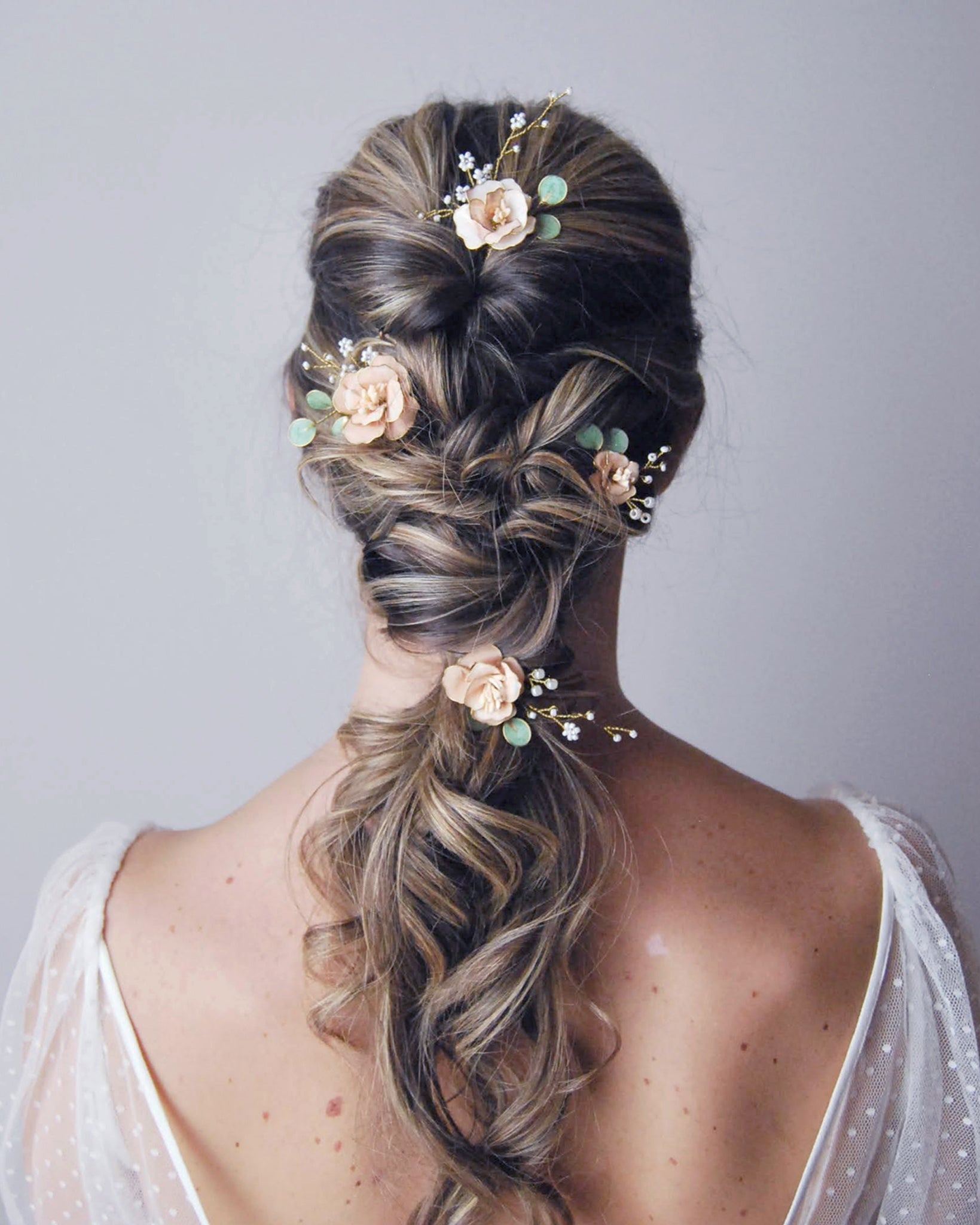 Forcine romantiche e leggere per arricchire il tuo look nuziale con stile unico.
