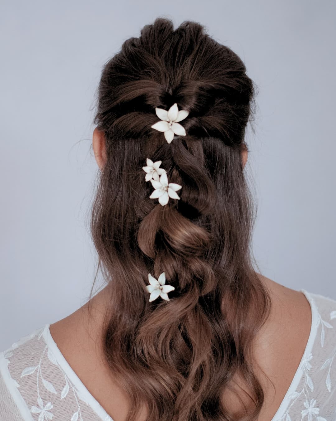 Forcine sposa artigianali con fiori bianchi fatte a mano in Italia