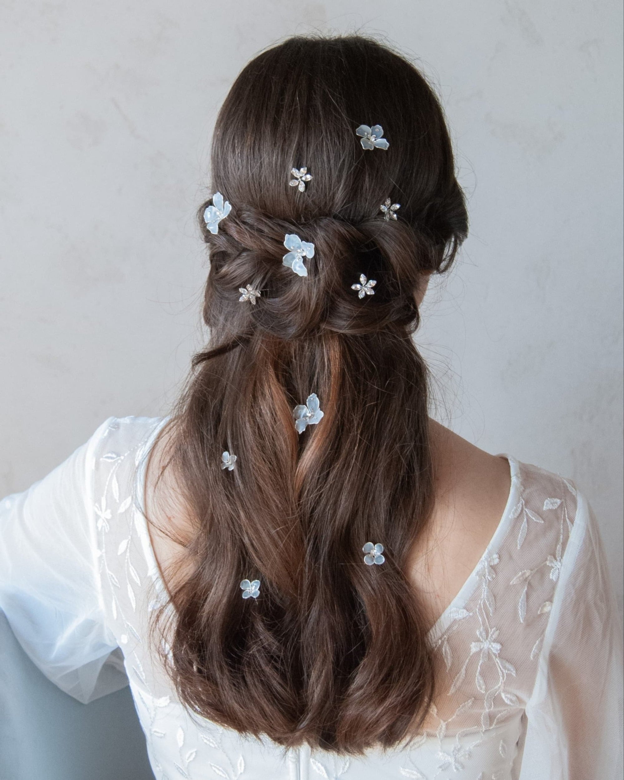 Gioielli per capelli sposa con cristalli scintillanti, per un tocco glamour.