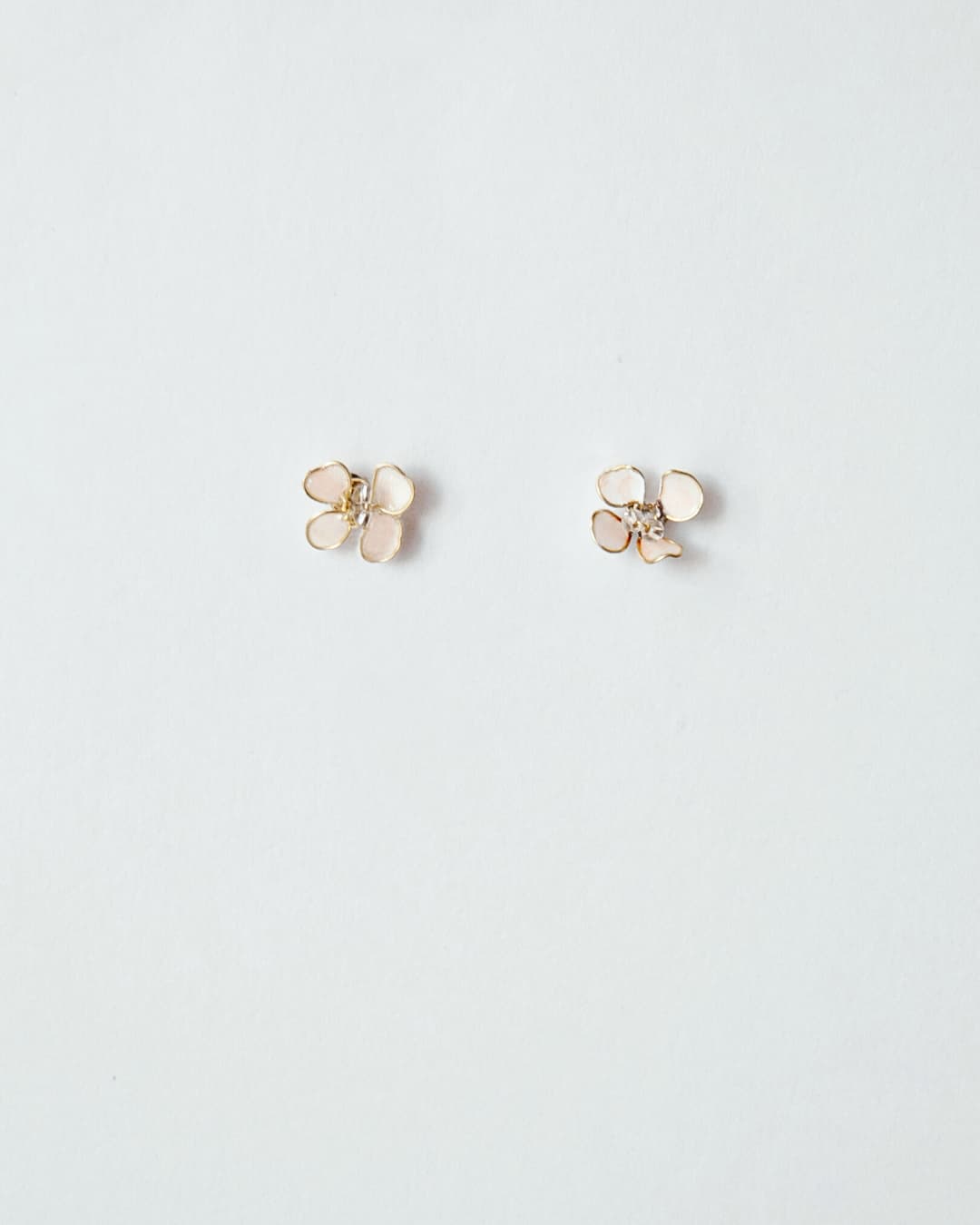 Gioielli nuziali botanici di alta gamma realizzati a mano con design a fiore tridimensionale