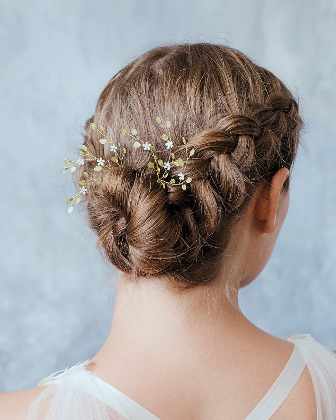 Forcine Ramage per matrimonio in giardino con tralci verdi e fiori bianchi artigianali