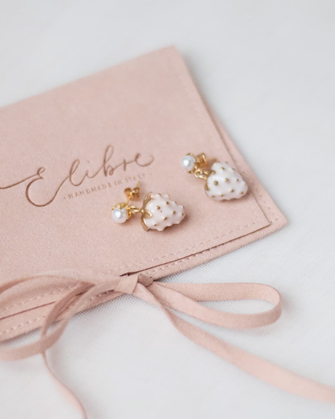 Orecchini artigianali originali Fragoline, idea regalo esclusiva per damigelle o invitata a nozze.