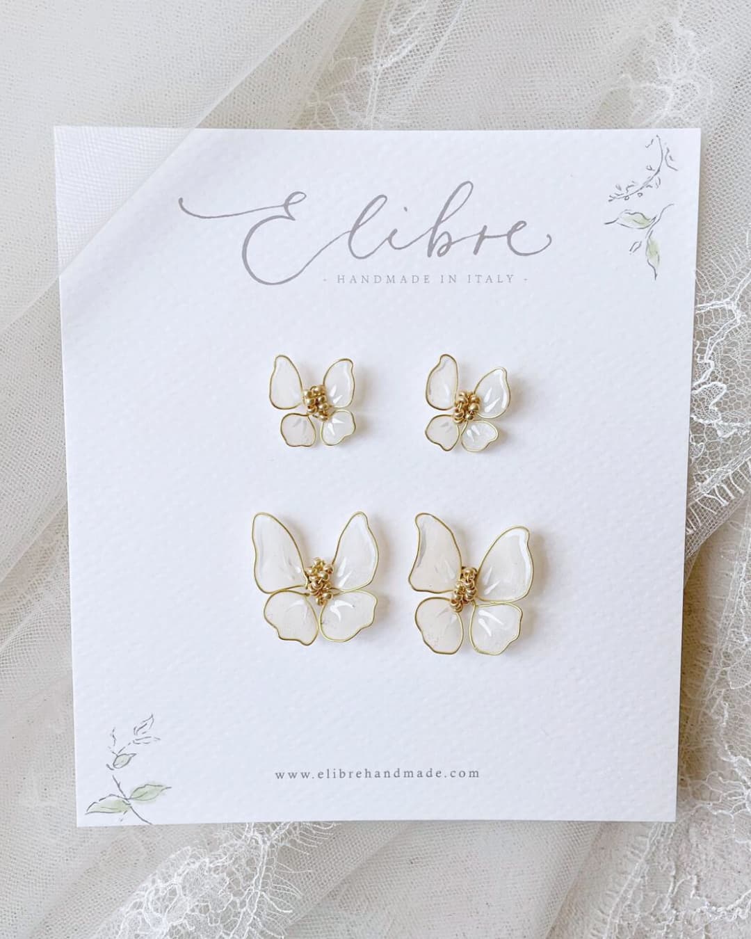 Orecchini artigianali Papillon bianchi con ali smaltate e dettagli dorati per sposa, versione petit e grand