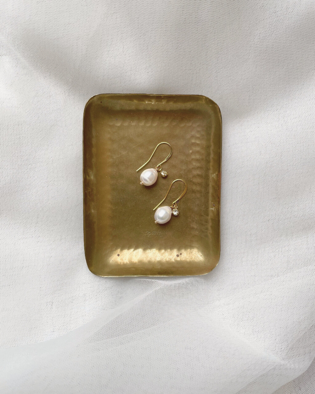 Orecchini pendenti di perle barocche