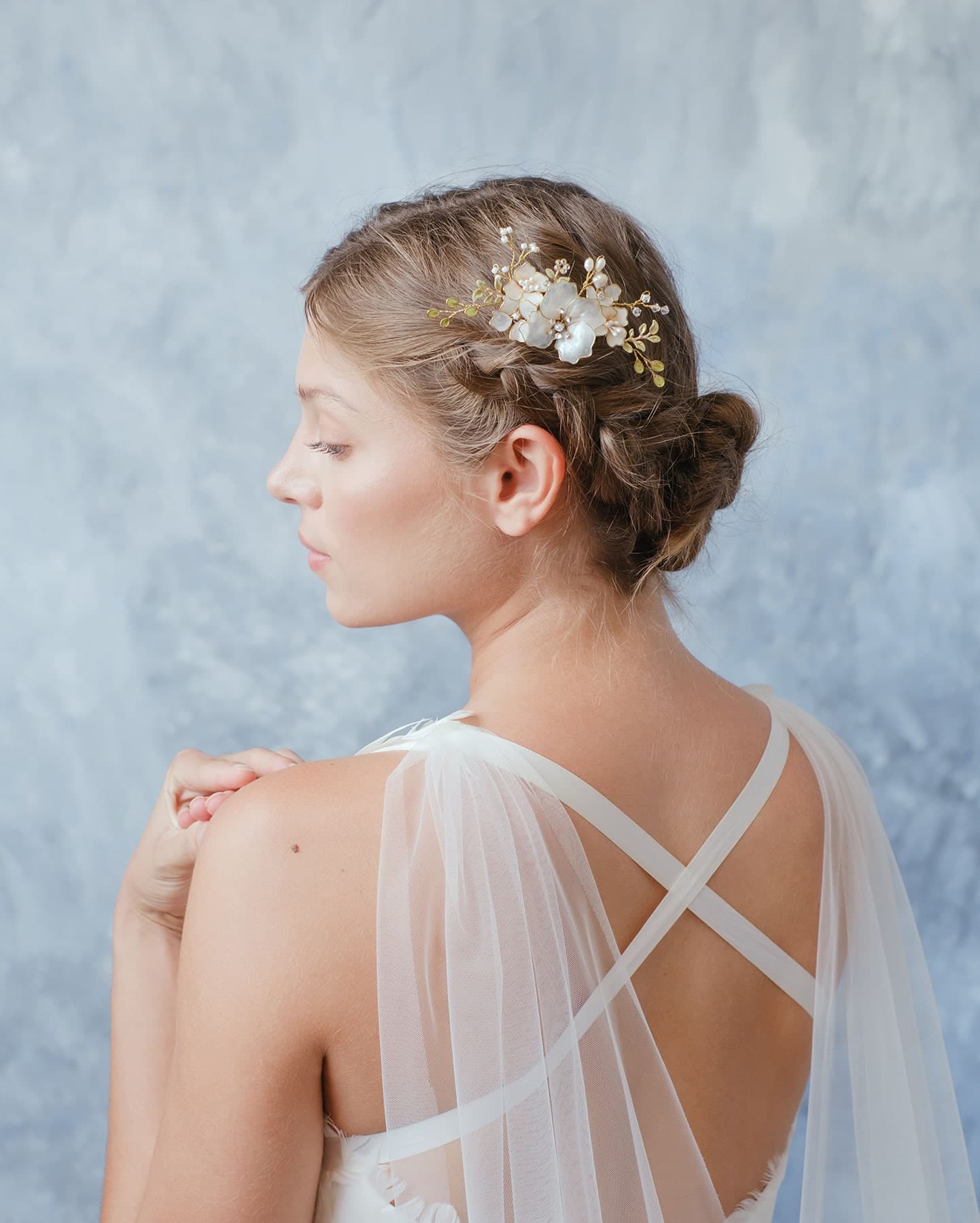 Un'essenza femminile e ricercata per il pettine Jardin, ideale per completare un look sposa d'élite.