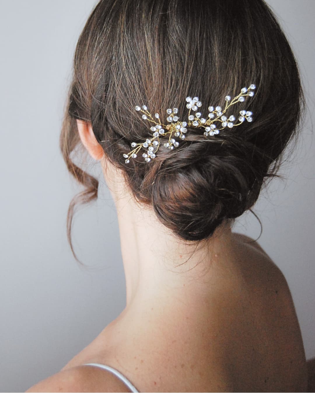 Pettinino sposa Brillaflora con fiori di cristallo fatti a mano e rami dorati.